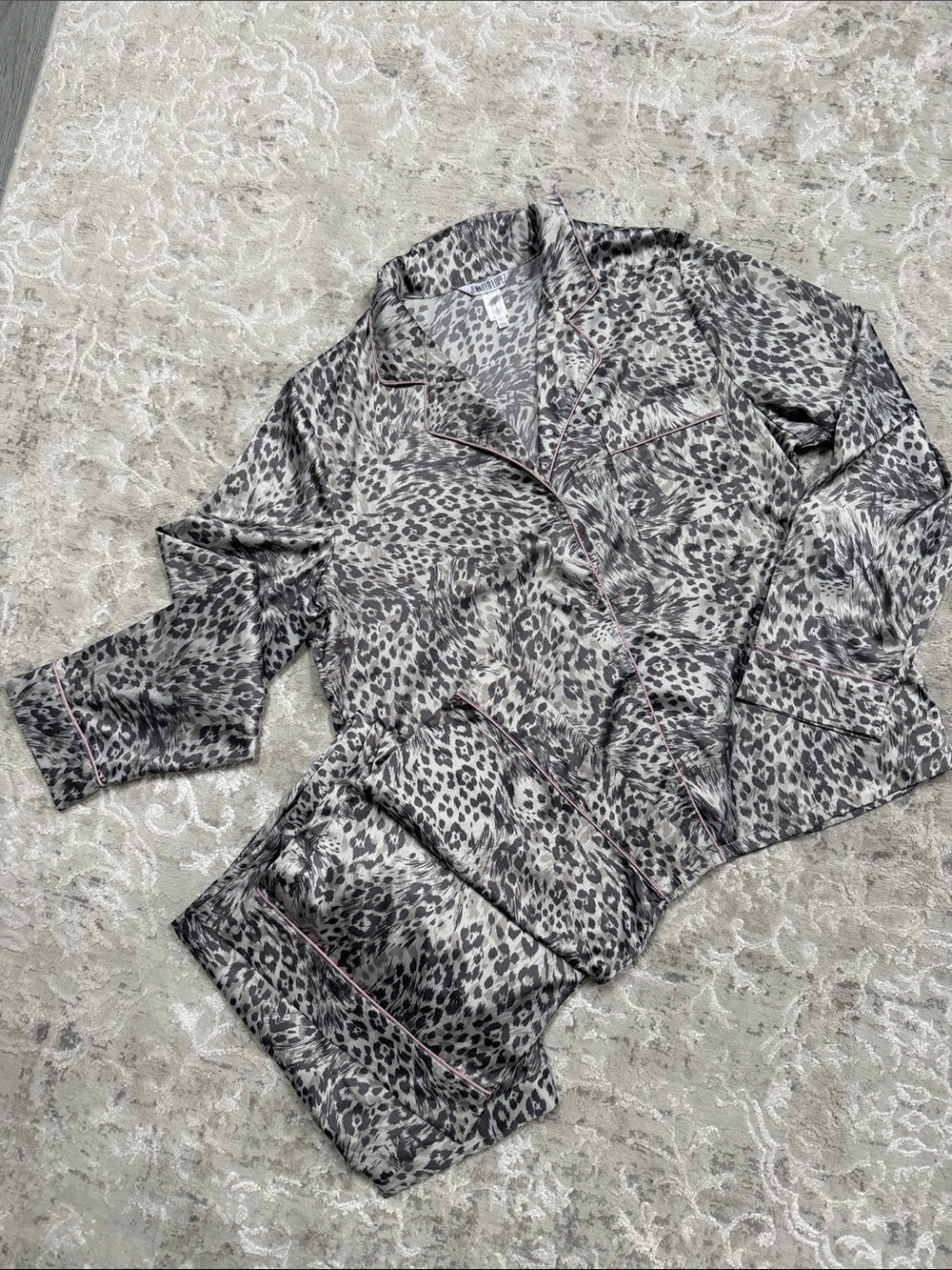 Jennifer Lopez Gray Leopard-Print Satin like Pajama Set with Pink Piping